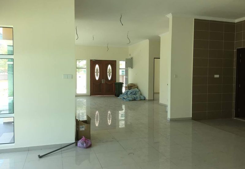 Lake Valley @Avenue 4 , 3 Sty FREEHOLD Bungalow