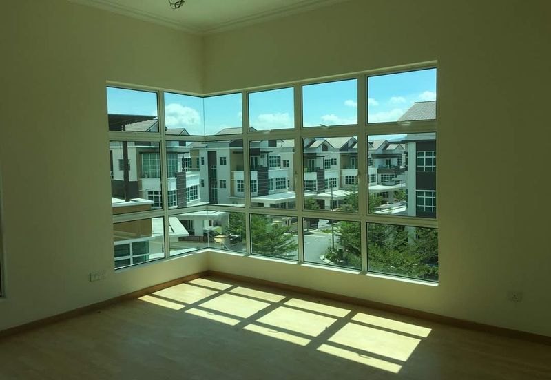 Lake Valley @Avenue 4 , 3 Sty FREEHOLD Bungalow