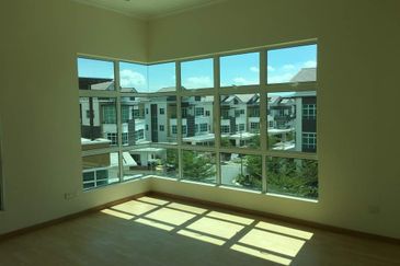 Lake Valley @Avenue 4 , 3 Sty FREEHOLD Bungalow