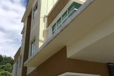 Lake Valley @Avenue 4 , 3 Sty FREEHOLD Bungalow