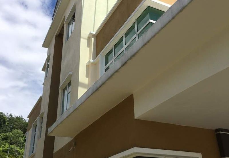 Lake Valley @Avenue 4 , 3 Sty FREEHOLD Bungalow