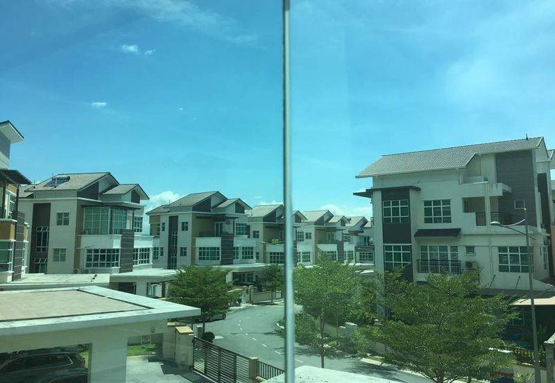 Lake Valley @Avenue 4 , 3 Sty FREEHOLD Bungalow