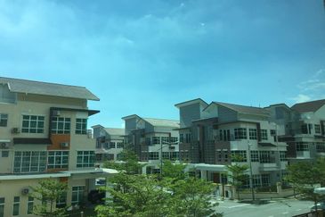 Lake Valley @Avenue 4 , 3 Sty FREEHOLD Bungalow