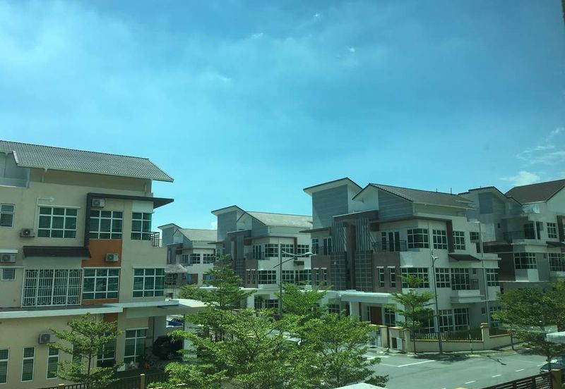 Lake Valley @Avenue 4 , 3 Sty FREEHOLD Bungalow