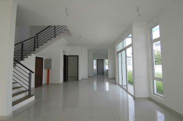 Suria Villa @ Bandar Sungai Long 3 Sty Semi D