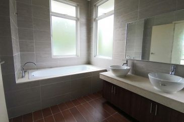 Bandar Tun Hussein Onn