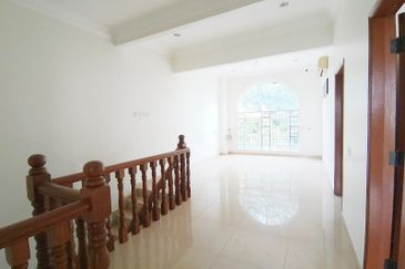 Jalan Puncak Perdana 