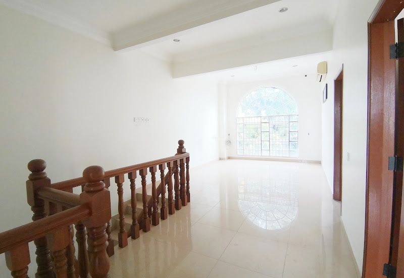 Jalan Puncak Perdana 