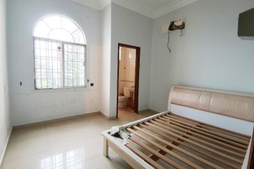 Jalan Puncak Perdana 