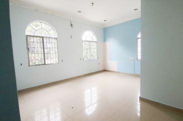 Jalan Puncak Perdana 