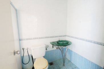 Jalan Puncak Perdana 