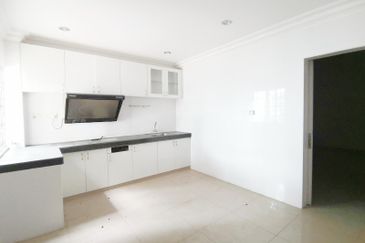 Jalan Puncak Perdana 