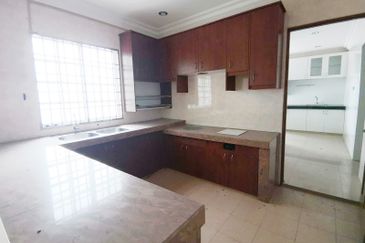 Jalan Puncak Perdana 