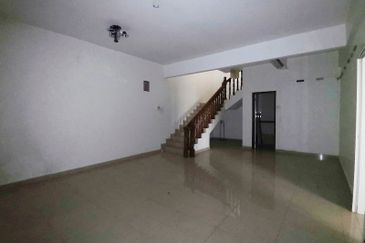 Jalan Puncak Perdana 