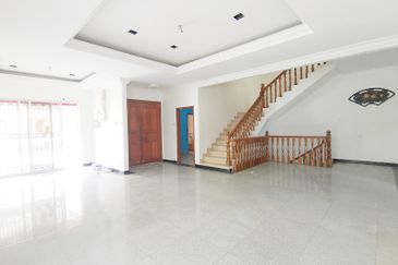 Jalan Puncak Perdana 