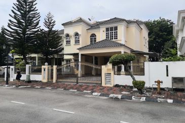 Jalan Puncak Perdana 