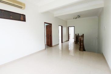 Jalan Puncak Perdana 