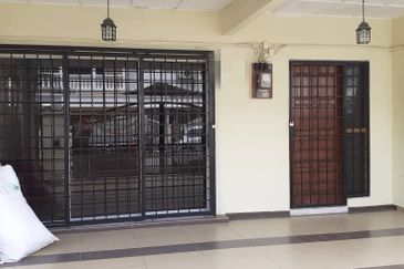 SL 7 double storey house [20x65] for sale