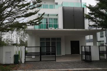 Suria Villa 3 Storey Bungalow Lot For Sale, Corner