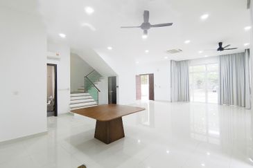 Suria Villa 3 Storey Bungalow Lot For Sale, Corner