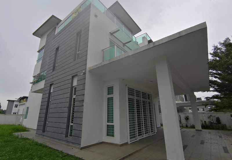 Suria Villa 3 Storey Bungalow Lot For Sale, Corner