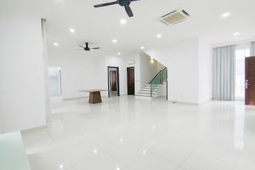 Suria Villa 3 Storey Bungalow Lot For Sale, Corner