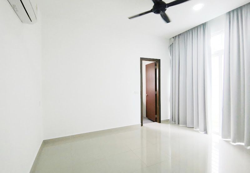 Suria Villa 3 Storey Bungalow Lot For Sale, Corner