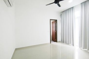 Suria Villa 3 Storey Bungalow Lot For Sale, Corner