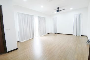 Suria Villa 3 Storey Bungalow Lot For Sale, Corner