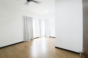 Suria Villa 3 Storey Bungalow Lot For Sale, Corner