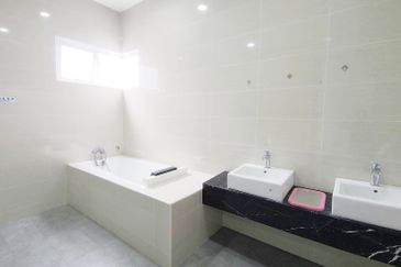 Suria Villa 3 Storey Bungalow Lot For Sale, Corner