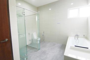 Suria Villa 3 Storey Bungalow Lot For Sale, Corner