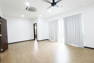 Suria Villa 3 Storey Bungalow Lot For Sale, Corner