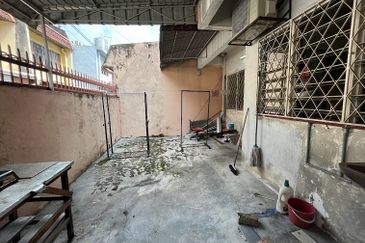 Bayu Aman , Taman Desa Aman