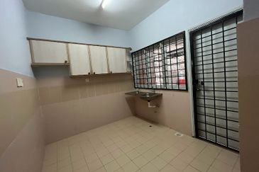 Jalan Suasana, Bandar Tun Hussein Onn