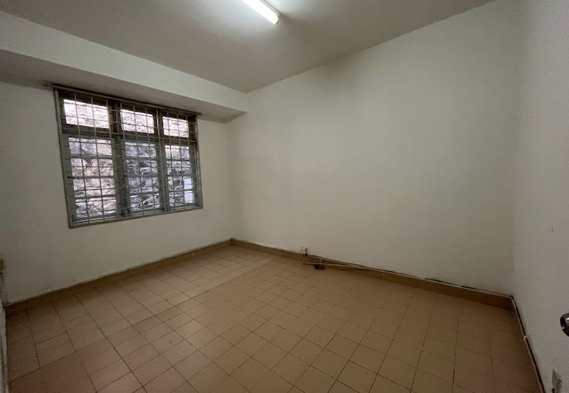 Jalan Suasana, Bandar Tun Hussein Onn