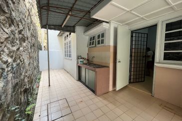 Jalan Suasana, Bandar Tun Hussein Onn