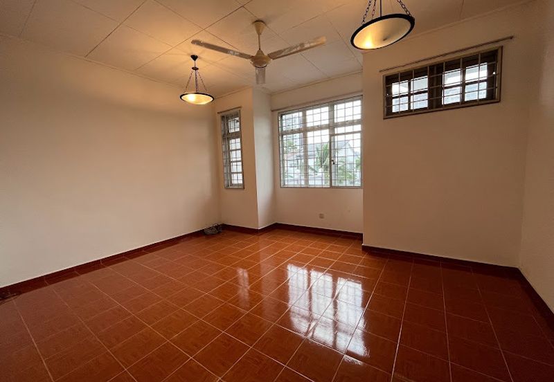 Jalan Suasana, Bandar Tun Hussein Onn