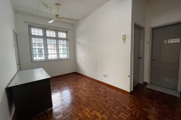 Jalan Suasana, Bandar Tun Hussein Onn