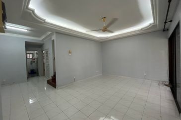 Jalan Suasana, Bandar Tun Hussein Onn