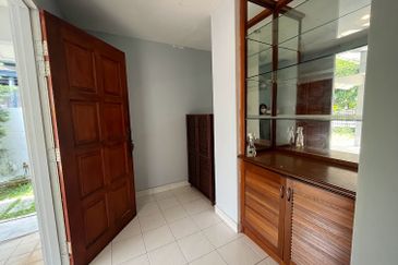 Jalan Suasana, Bandar Tun Hussein Onn