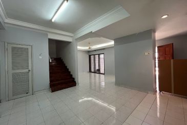 Jalan Suasana, Bandar Tun Hussein Onn