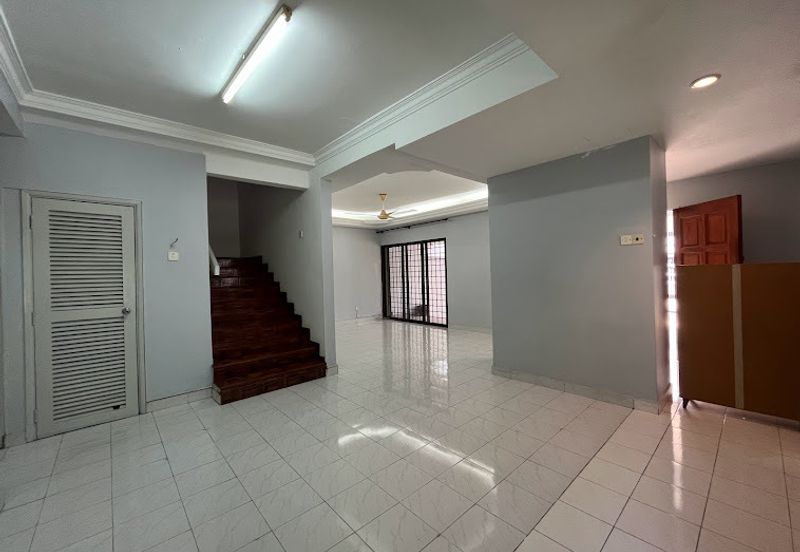 Jalan Suasana, Bandar Tun Hussein Onn