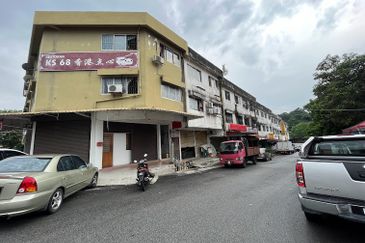 Taman Murni 3 storey Shop Lot for sale