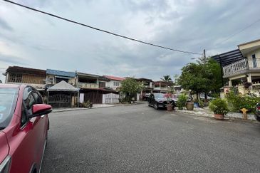 Taman Murni 3 storey Shop Lot for sale