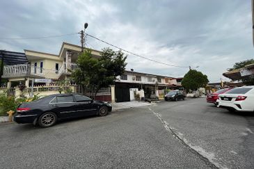 Taman Murni 3 storey Shop Lot for sale