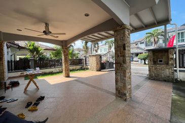 Jalan Suasana, Bandar Tun Hussein Onn