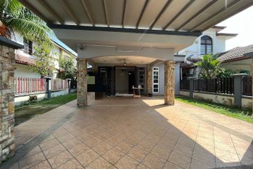 Jalan Suasana, Bandar Tun Hussein Onn