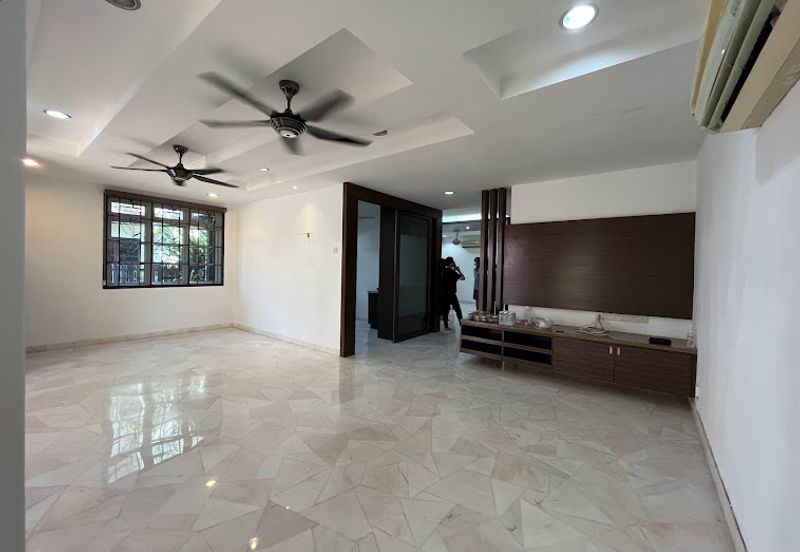 Jalan Suasana, Bandar Tun Hussein Onn