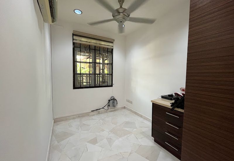 Jalan Suasana, Bandar Tun Hussein Onn